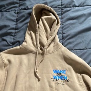 Cute and comfy Tupac hoodie.